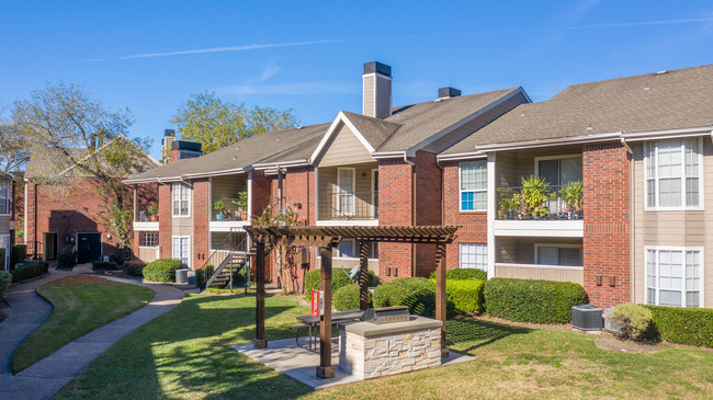 Beacon Hill Apartments in Houston, TX - Building Photo - Building Photo