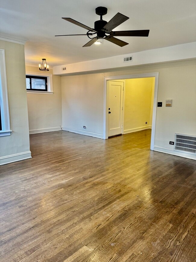 7952 S Champlain Ave, Unit 1 in Chicago, IL - Building Photo - Building Photo