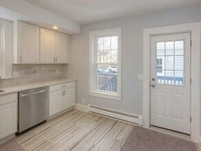 127 Pond St in Waltham, MA - Building Photo - Building Photo