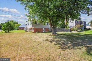 4500 Picot Rd in Alexandria, VA - Building Photo