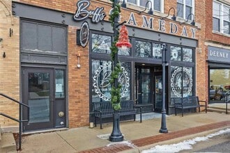 208 E Main St in Solon, IA - Building Photo - Building Photo