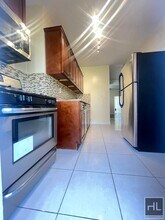 1975 Bergen St-Unit -1 in Brooklyn, NY - Foto de edificio - Building Photo