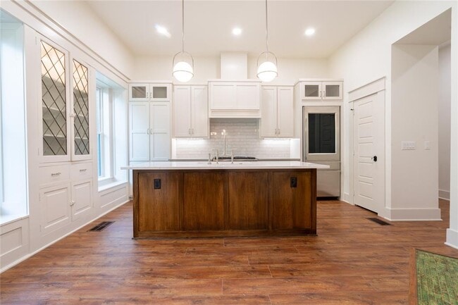 property at 1605 S Main St