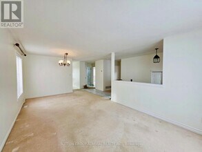 12 Revelstoke Ct in Barrie, ON - Building Photo - Building Photo