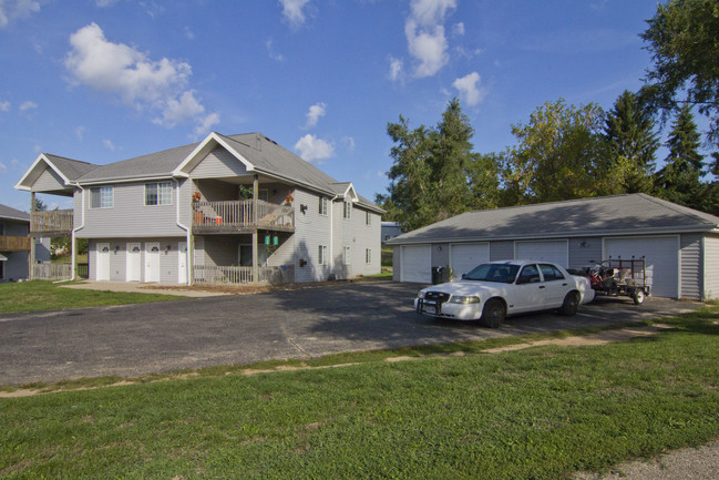 529-535 Partridge Ct in Sullivan, WI - Foto de edificio - Building Photo