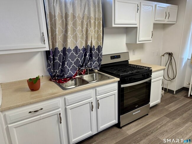 185 Grove St in Waterbury, CT - Building Photo - Building Photo