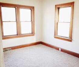 496 Maryland Ave W in St. Paul, MN - Building Photo - Building Photo