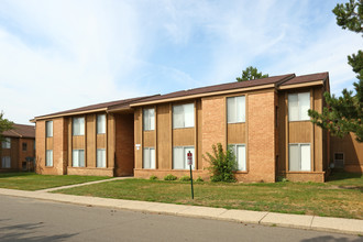 Fox Lane Apartments in Shelby Township, MI - Building Photo - Building Photo