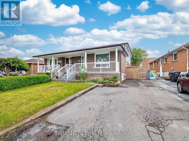 7458 Catalpa Rd in Mississauga, ON - Building Photo - Building Photo