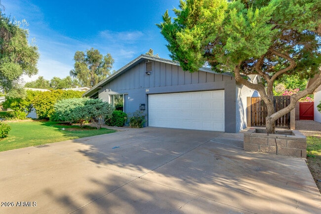 211 E Geneva Dr in Tempe, AZ - Building Photo - Building Photo