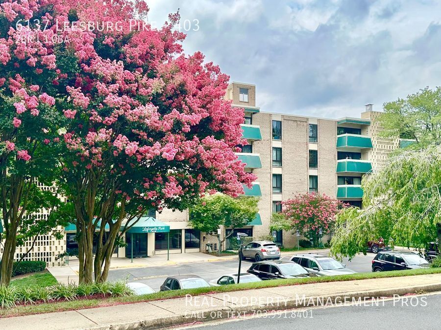 6137 Leesburg Pike in Falls Church, VA - Building Photo