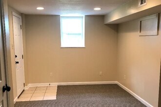 1030 Pierre St, Unit 3 in Manhattan, KS - Foto de edificio - Building Photo