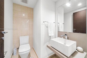 1000 Brickell Ave in Miami, FL - Building Photo - Building Photo