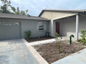 2120 Outer Dr in Sarasota, FL - Building Photo - Building Photo
