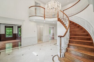 55 McDermott Way in Englewood Cliffs, NJ - Building Photo - Building Photo
