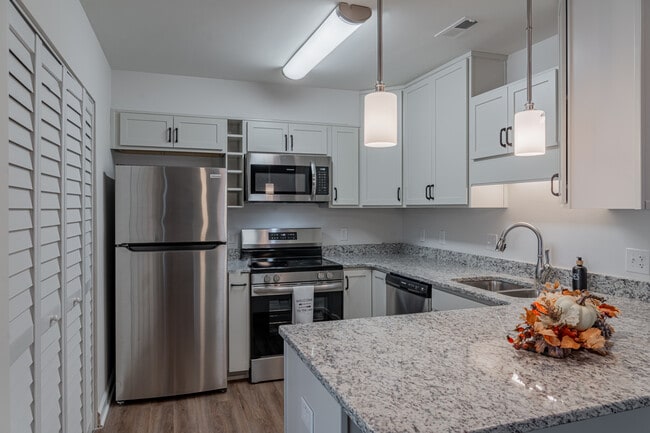 Wildwoods of Lake Johnson in Raleigh, NC - Foto de edificio - Interior Photo