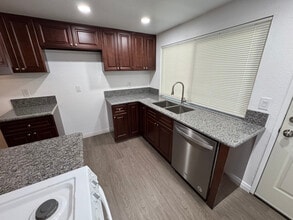 8740 Lomita Dr in Rancho Cucamonga, CA - Foto de edificio - Building Photo