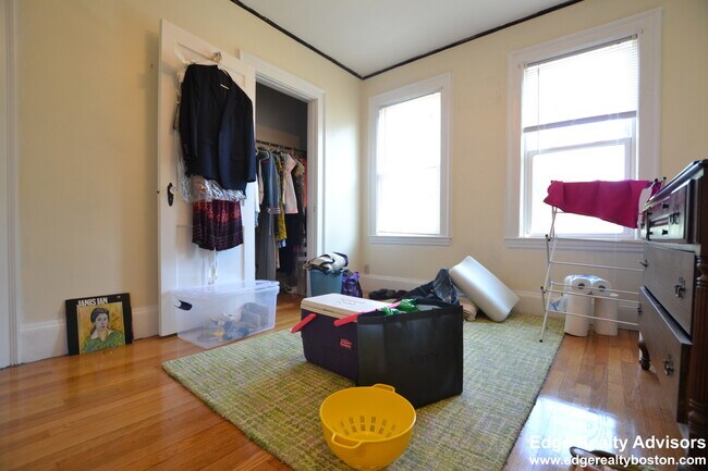 77 Hunnewell Ave, Unit 2 in Boston, MA - Building Photo - Building Photo
