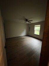 135 SW Rose Garden Ln in Blue Springs, MO - Foto de edificio - Building Photo