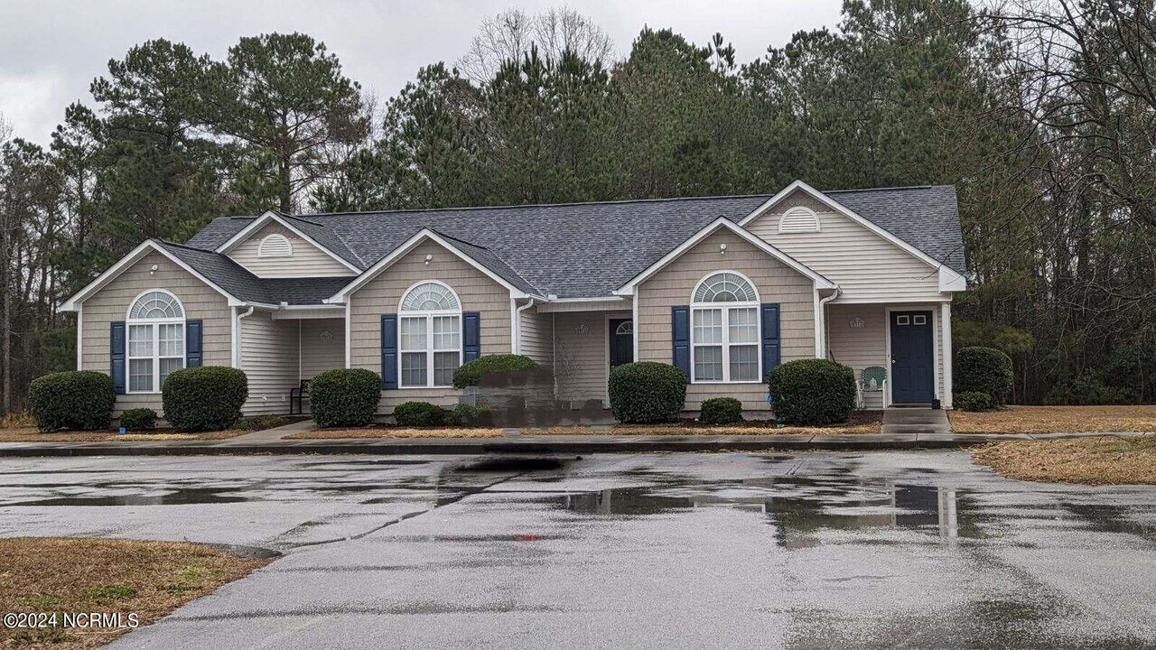 3914 Elizabeth Ave in New Bern, NC - Building Photo