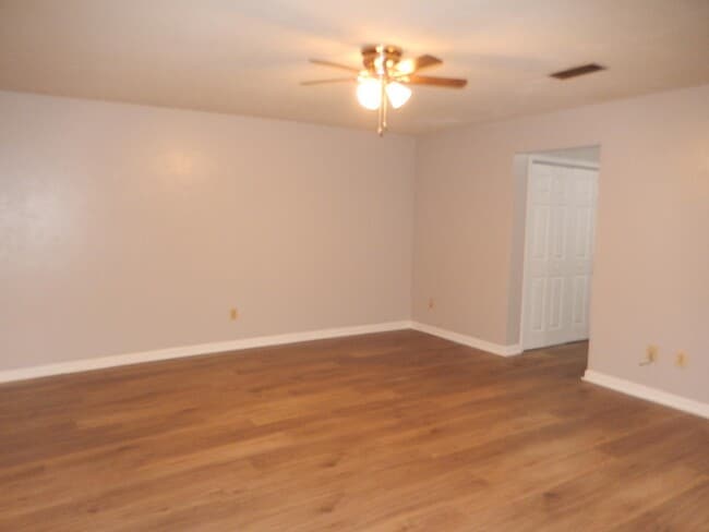 2334 Sylvan Ct in Tallahassee, FL - Building Photo - Building Photo