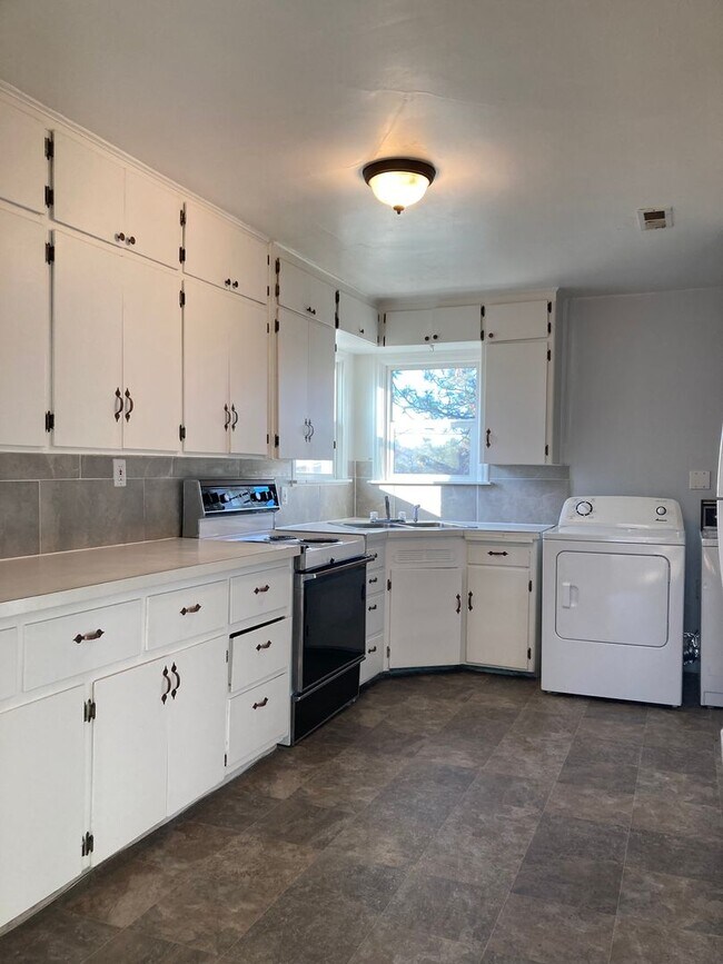 2423 E Dalke Ave-Unit -Unit A in Spokane, WA - Building Photo - Building Photo