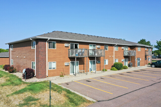 Meadowbrook Apartments in Sioux Falls, SD - Building Photo - Building Photo