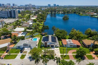 2560 NE 199th St in Miami, FL - Building Photo - Building Photo