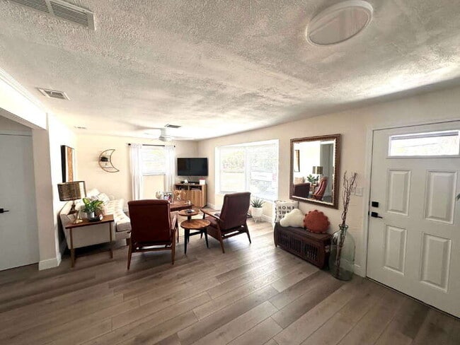 2563 S Peninsula Dr in Daytona Beach, FL - Building Photo - Building Photo