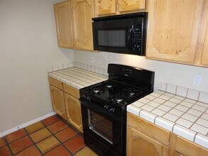 10136 Calabacillas Ct NW in Albuquerque, NM - Building Photo - Building Photo