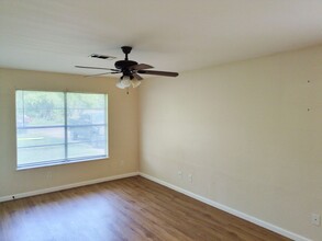 2340 Wise St in Bridge City, TX - Building Photo - Building Photo
