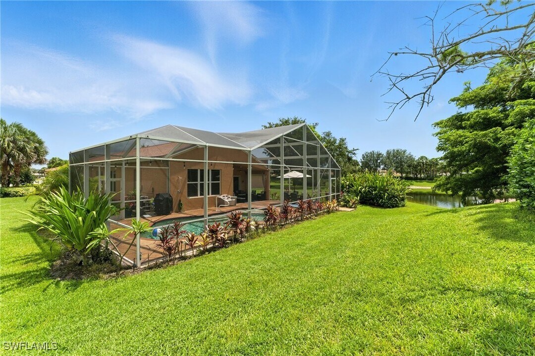 2085 Painted Palm Dr in Naples, FL - Building Photo