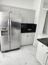 8465 NW 108th Path in Doral, FL - Building Photo - Building Photo