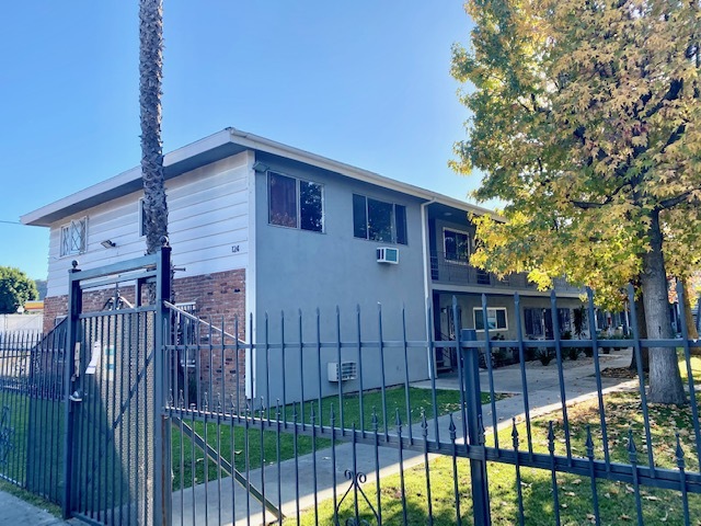 124 Avenue 52 in Los Angeles, CA - Building Photo