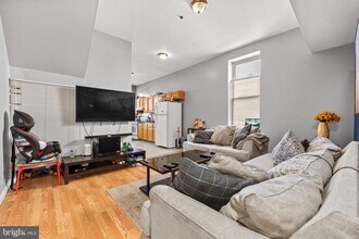 1319 N 19th St in Philadelphia, PA - Building Photo - Building Photo