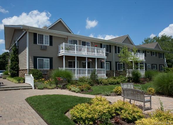 property at 8 Willowbrook Ave