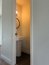 2101 Mistletoe Ave in Fort Worth, TX - Foto de edificio - Building Photo