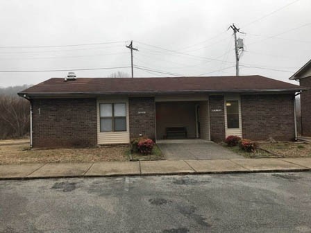Courtney Square Apartments in Rockwood, TN - Foto de edificio