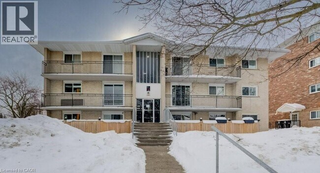 317 Erb St. W in Waterloo, ON - Building Photo - Building Photo
