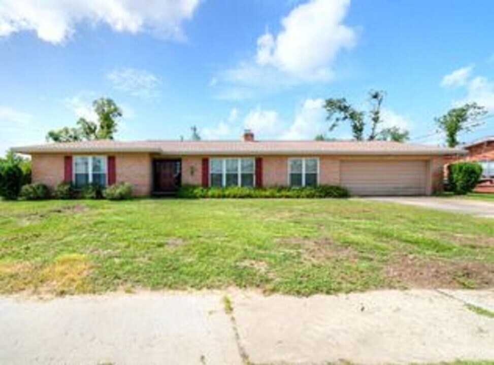 919 Huntingdon Rd in Panama City, FL - Foto de edificio