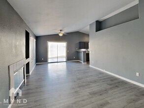 5537 Morning Swim Ln in Las Vegas, NV - Building Photo - Building Photo