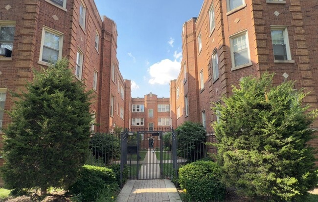 property at 4850 W Wrightwood Ave