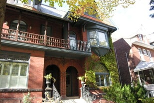418 Brunswick Ave in Toronto, ON - Building Photo