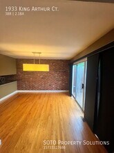 1933 King Arthur Ct in St. Louis, MO - Building Photo - Building Photo