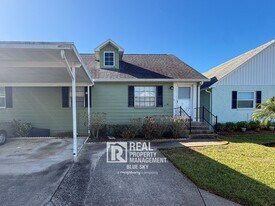 6704 Hickorywood Ln in New Port Richey, FL - Building Photo