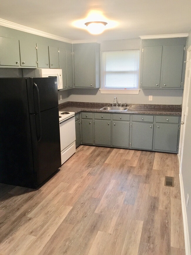 property at 3306 Leslie Ct