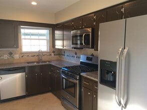 1416 Elms Rd in Irving, TX - Foto de edificio - Building Photo