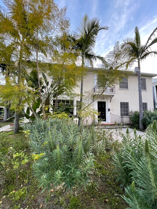 308 E California Blvd in Pasadena, CA - Building Photo