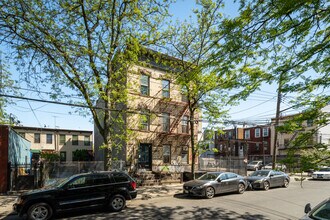 392 Linden St in Brooklyn, NY - Building Photo - Building Photo