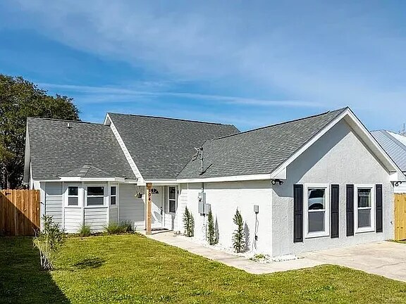 104 Oleander Cir in Panama City Beach, FL - Building Photo